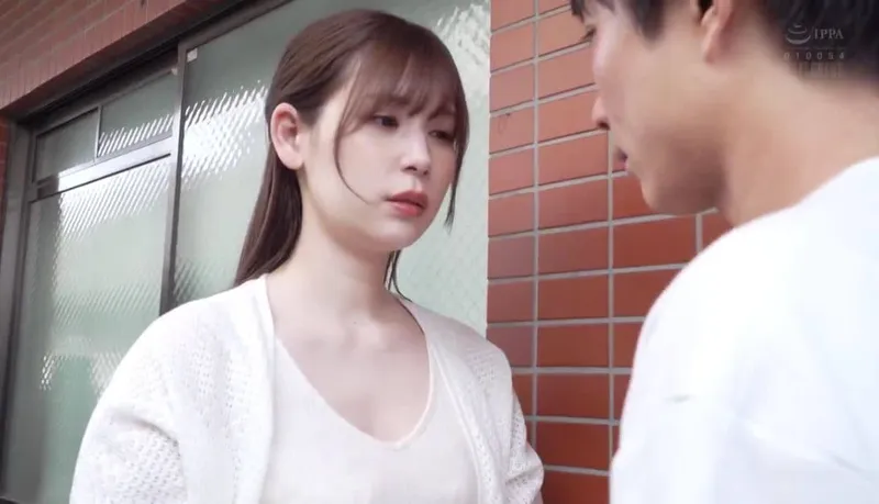 Gã chồng tẻ nhạt, người vợ nhận ra cậu thanh niên nhà kề bên tốt hơn