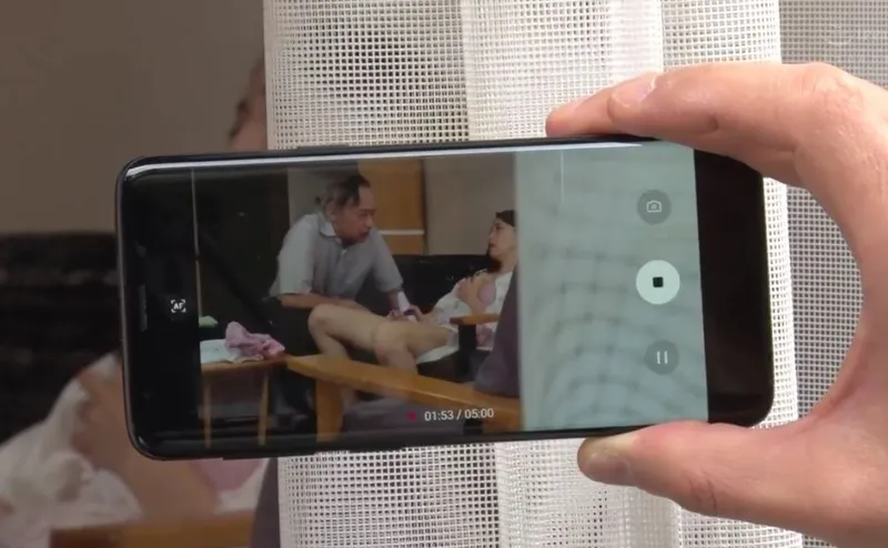 Con dâu gian díu với bố anh xã bị gã tiền bối khu phố phát hiện