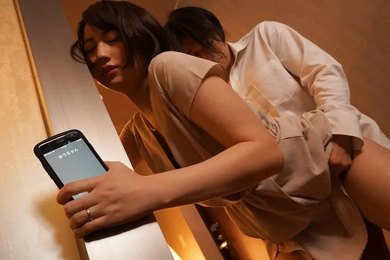 Cô vợ đi họp lớp rồi nắc với nyc mặc cho anh xã ở nhà chờ