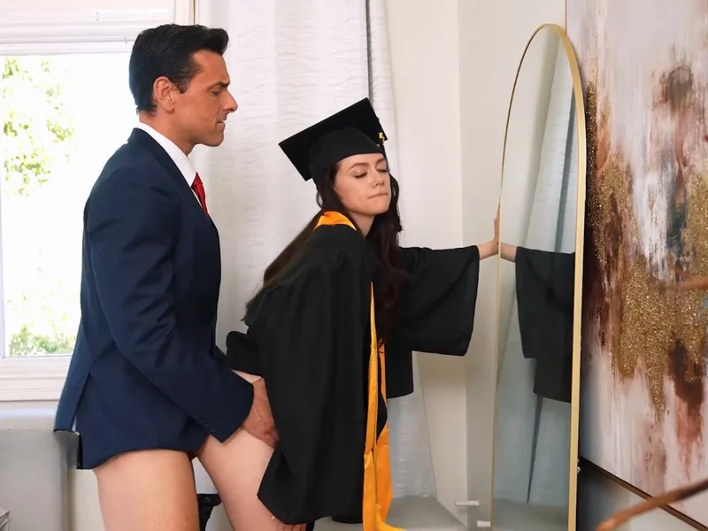 Cha dượng doggy nàng nhỏ sữa chua rớt đầy sàn